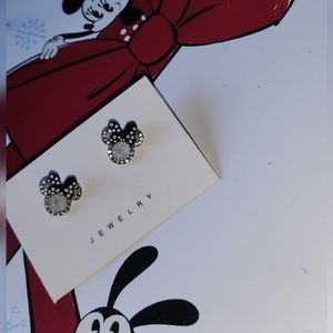 NWOT Black and white Minnie Mouse earrings